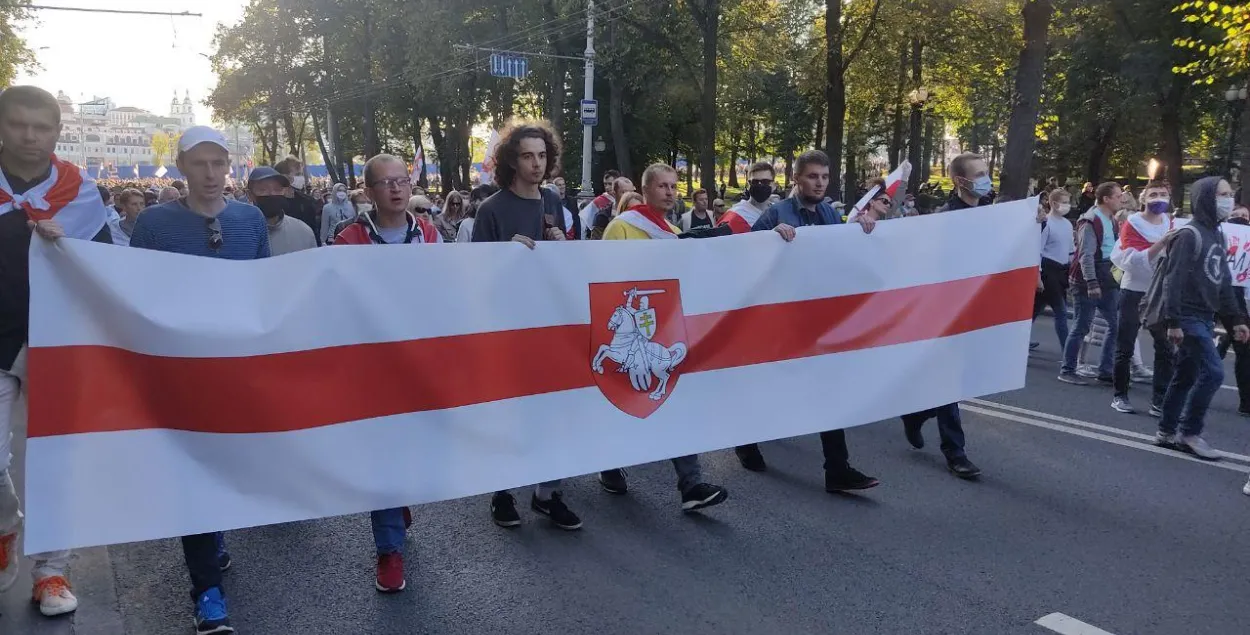 ПАДКАСТ ДНЯ: беларускі тэрмінал у піцерскім порце і пратэст за мяжой