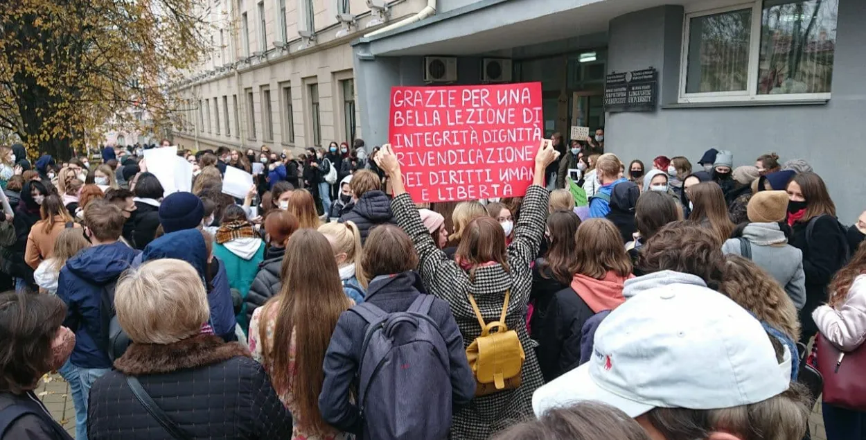 Акция перед зданием МГЛУ / &quot;МГЛУ за Свободу&quot;