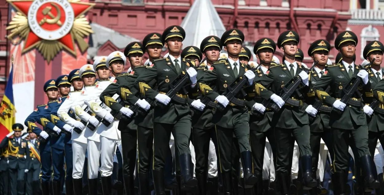 Салдаты Народна-вызваленчага войска Кітая ў час парада Перамогі на Краснай плошчы ў Маскве / Reuters