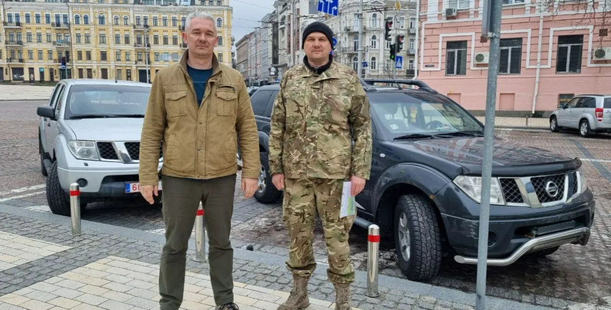 Аўто замест тушонкі: вынікі паездкі Офіса Ціханоўскай да батальёна Каліноўскага