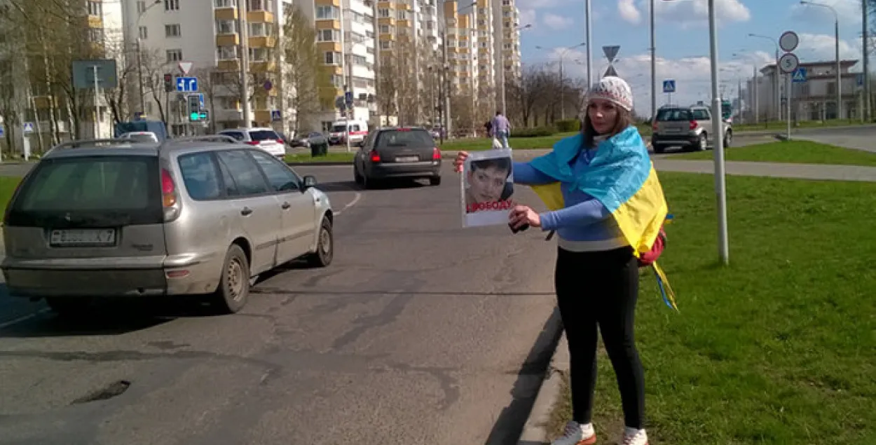 У Мінску прайшлі адзіночныя пікеты ў падтрымку Надзеі Саўчанка (фота)