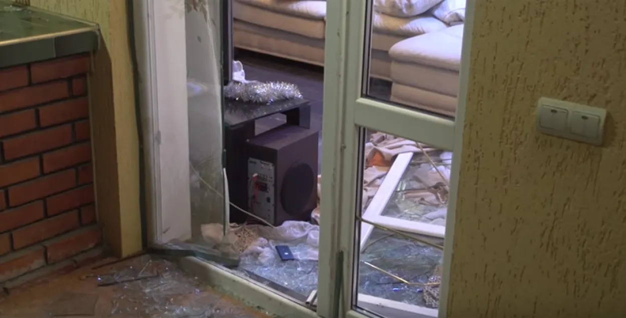 З'явілася відэа з дома пінскага прадпрымальніка, на які напалі мужчыны ў масках