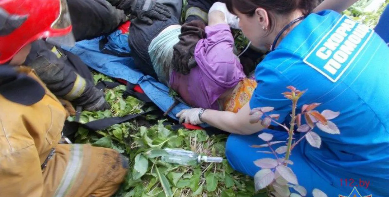 У Полацку пенсіянерка звалілася з даху на металічны штыр 