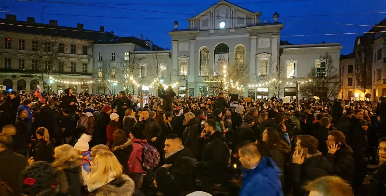 В Словакии проходят крупнейшие гражданские протесты. Что это?