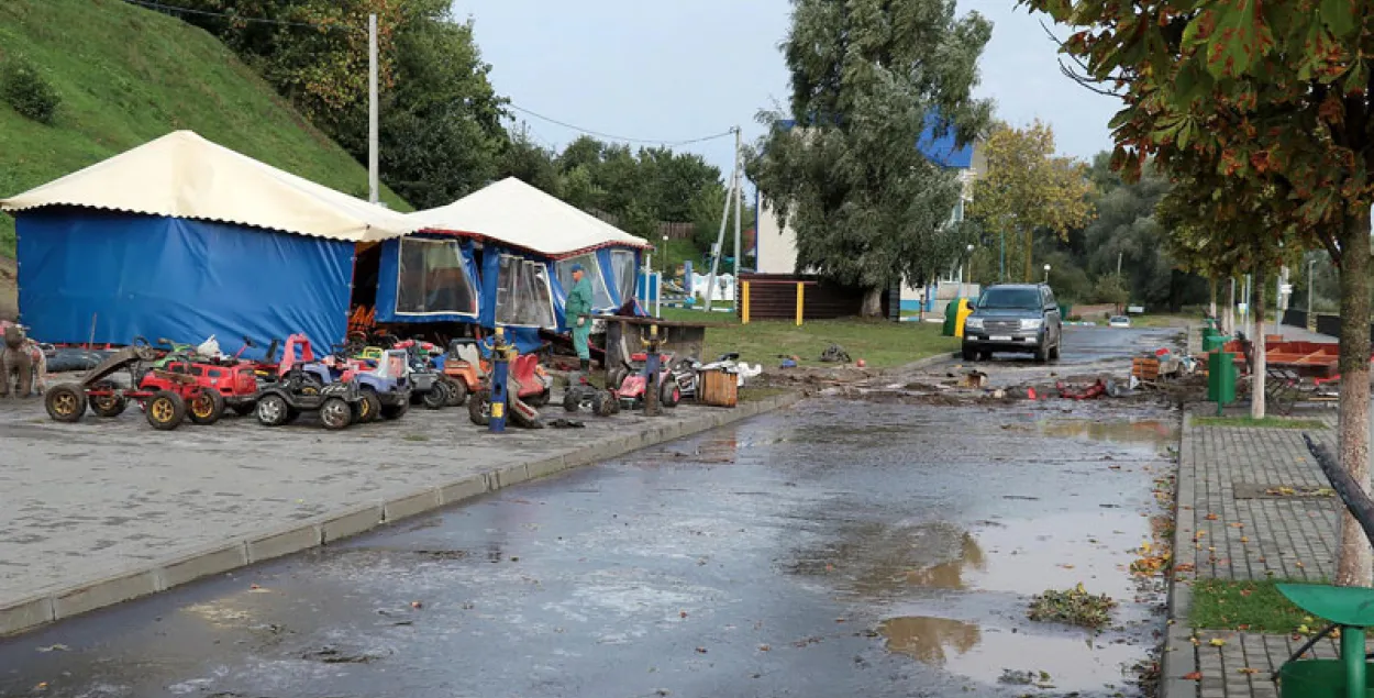 Залева ў Рэчыцы змыла гандлёвы павільён на набярэжнай і затапіла рынак