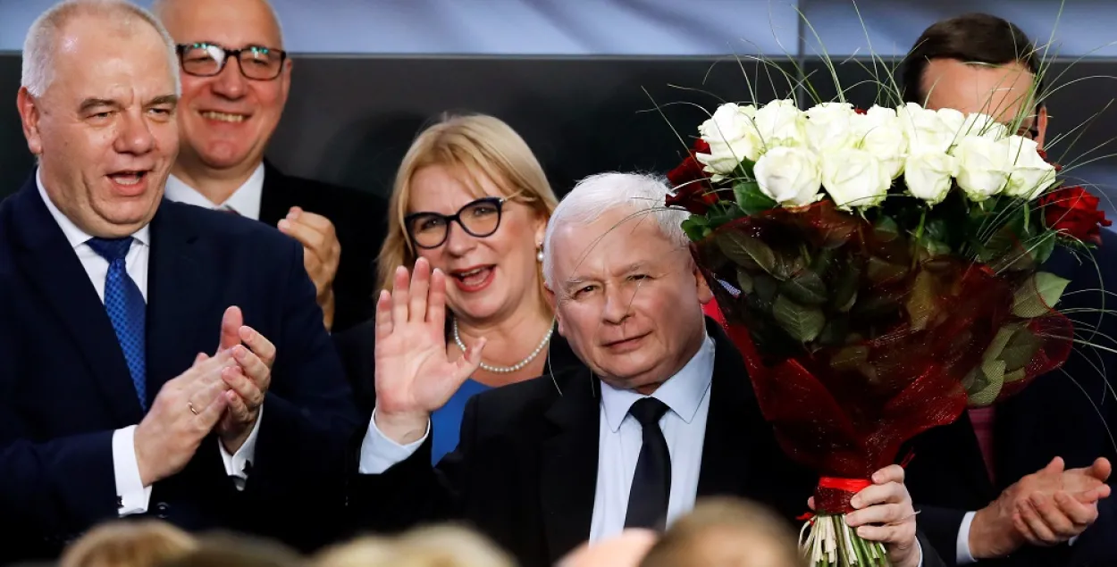 Лідар кіруючай партыі Польшчы "Права і справядлівасць" Яраслаў Качыньскі пасля абвяшчэння вынікаў выбараў у Варшаве, Польшча, 13 кастрычніка 2019 года / Reuters