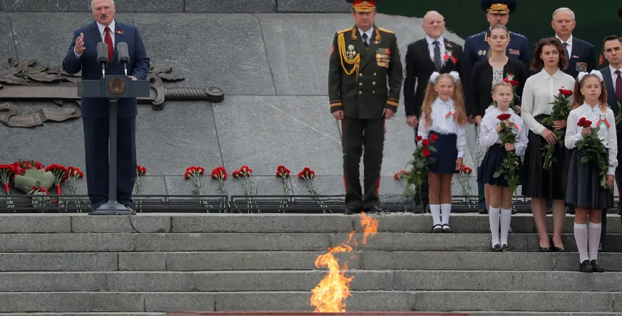 Аляксандр Лукашэнка і падначаленыя 3 ліпеня 2020 года / Reuters