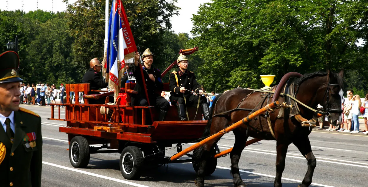 Во время парада спасателей в 2018 году / Reuters​