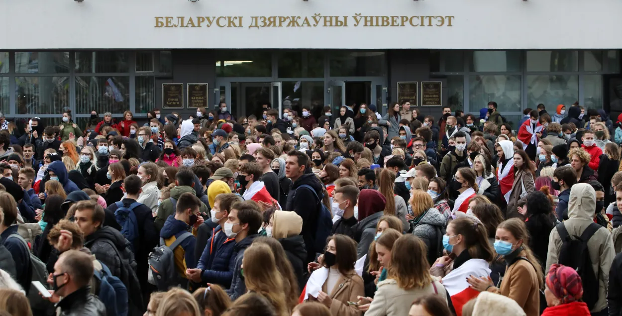 Students at a&nbsp;protest in Minsk /&nbsp;BelaPAN via REUTERS