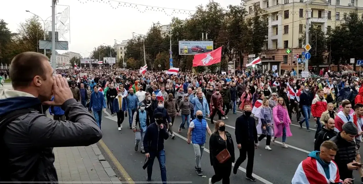 Арцём Шагіеў на вераснёўскім маршы. За гэтую фатаграфію яго судзілі / асабісты архіў