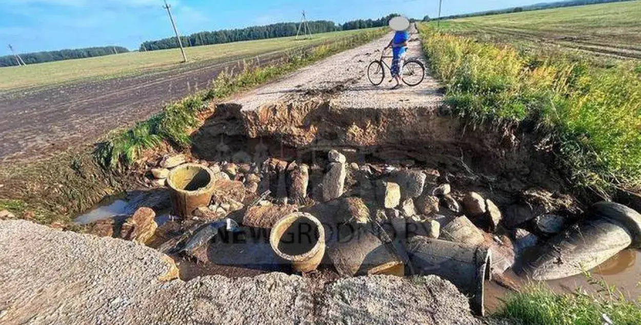 Размытая дорога под Сморгонью