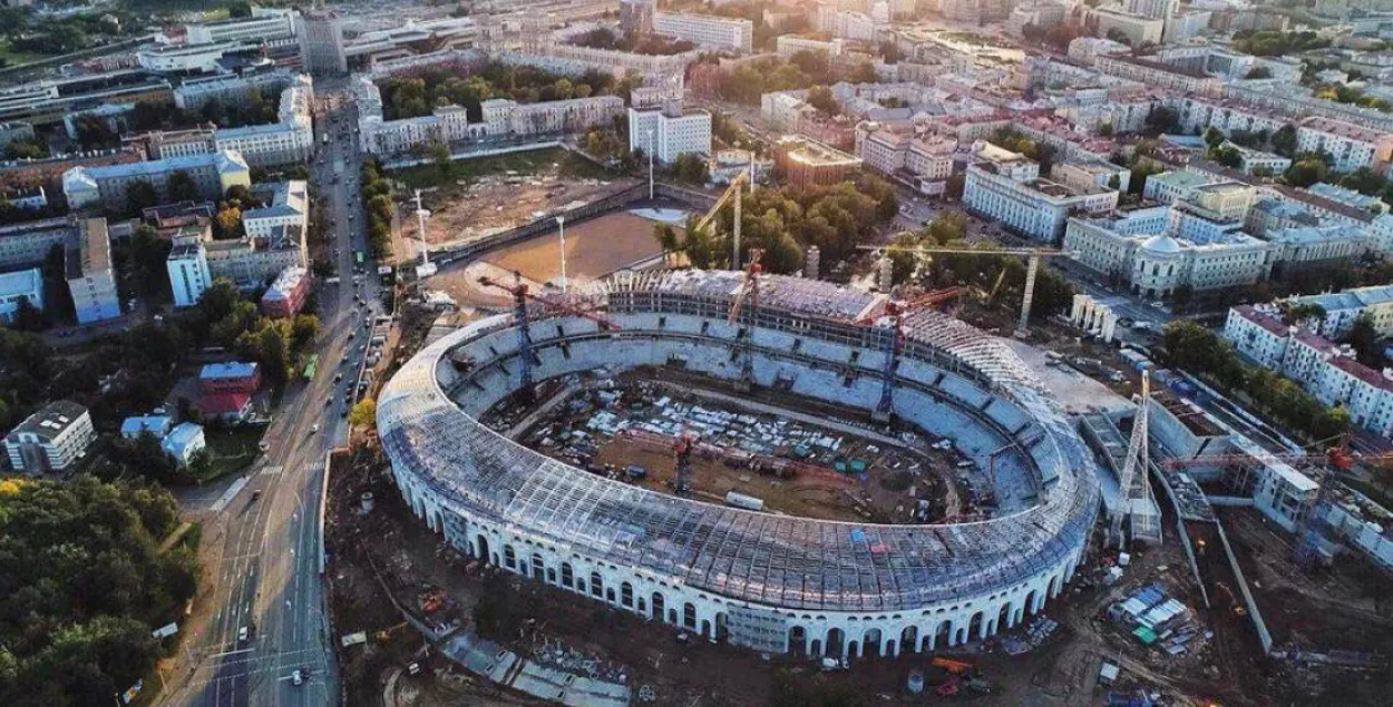 На “Дынама” патлумачылі, чаму 20 флагштокаў абыдуцца ў 550 тысяч долараў