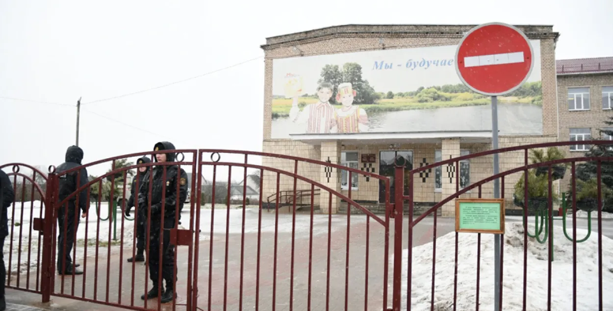 Школа в Столбцах, где произошла трагедия / Еврорадио​