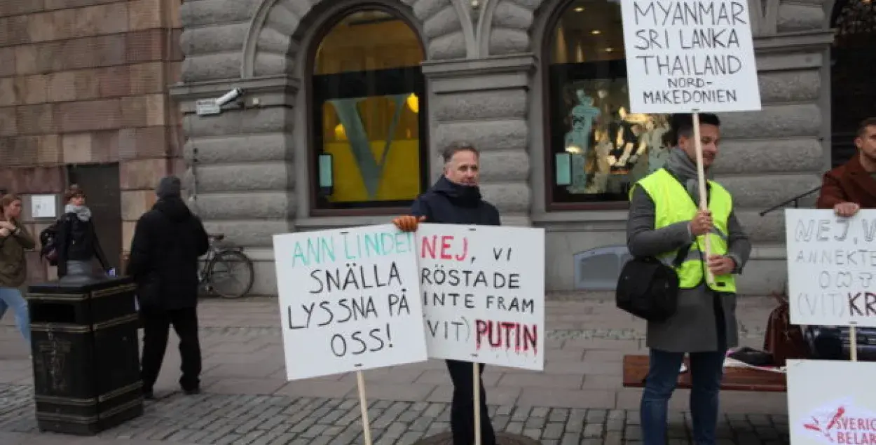 Belarusians protesting against &ldquo;Vitryssland&rdquo; in Stockholm / Sveriges Belarusier