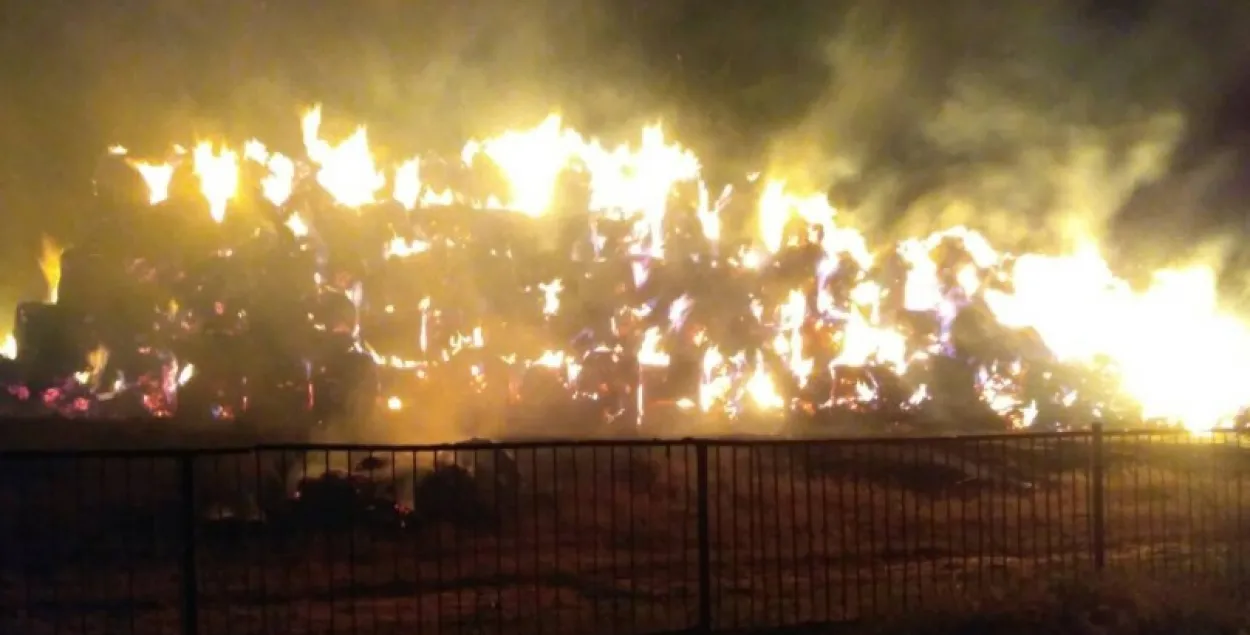 Пад Брэстам згарэлі 5 тонаў саломы — іх магло падпаліць маланкай