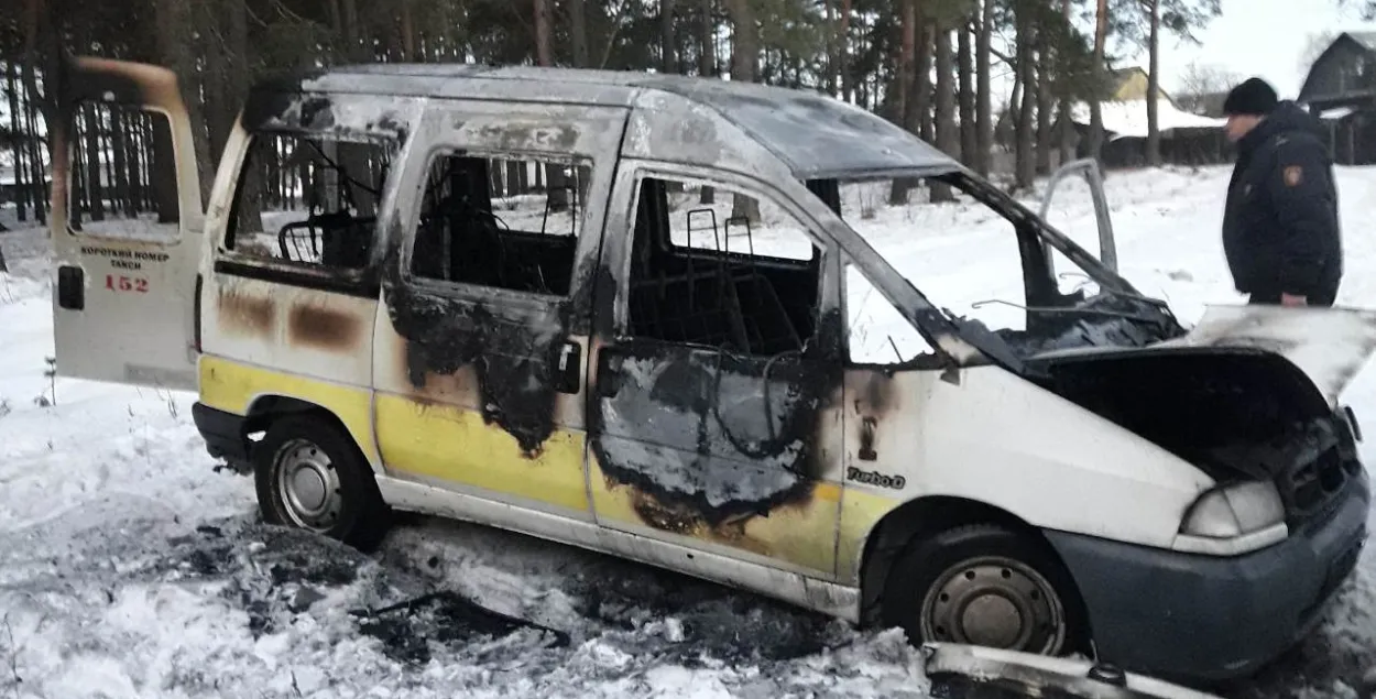 Пад Калінкавічамі знайшлі мёртвым таксіста, яго машыну падпалілі