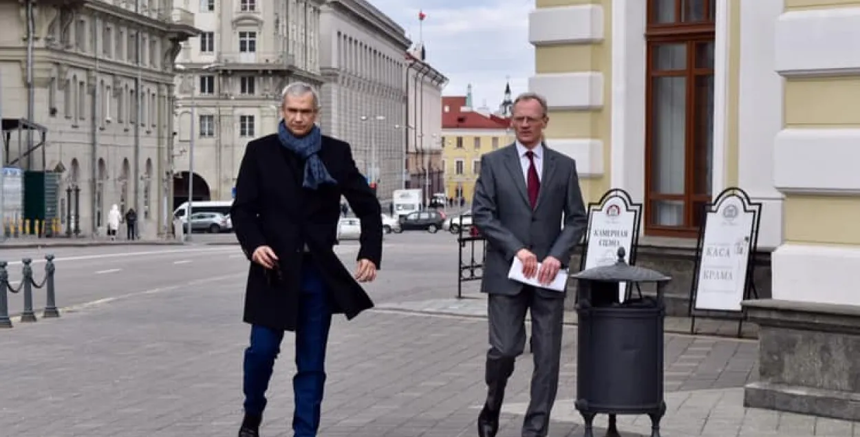 Павел Латушко и Николай Пинигин / Фото из аккаунта Купаловского театра в Фейсбуке​