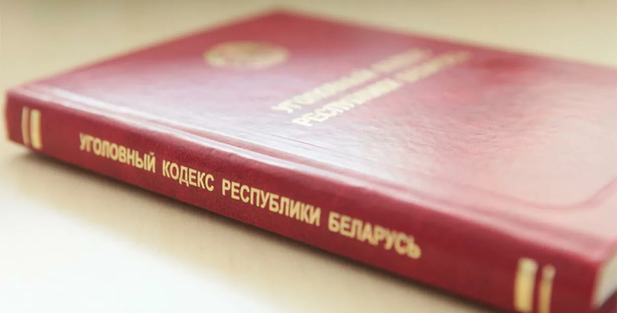 Вясельны фатограф асуджаны да трох гадоў калоніі за некалькі каментароў