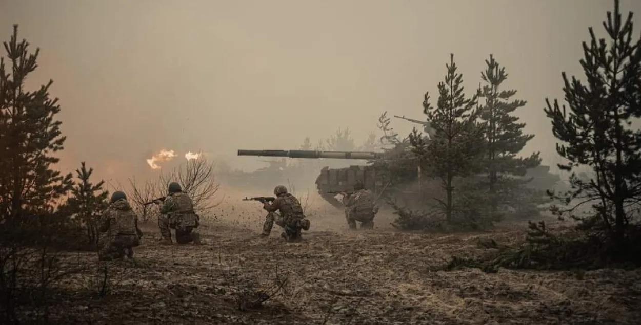 Украинские военные ведут бой /&nbsp;facebook.com/GeneralStaff.ua
