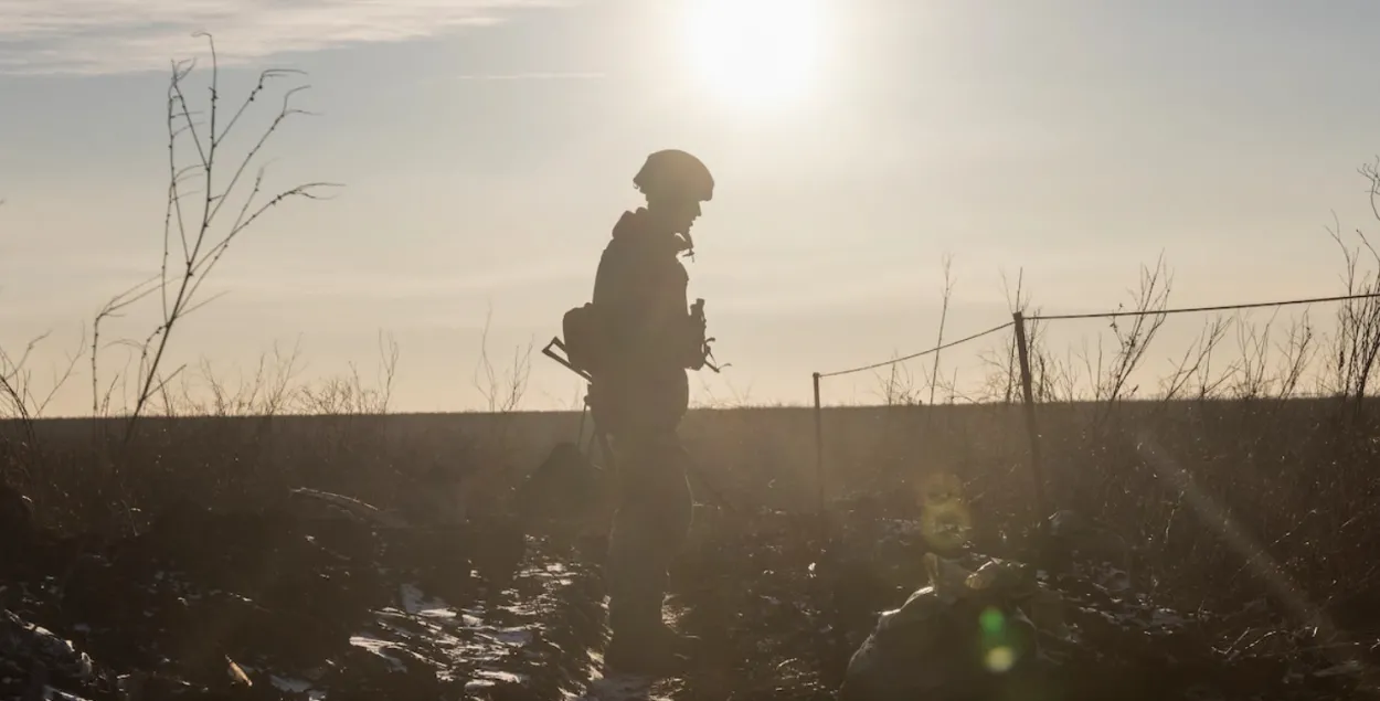 Украинский военнослужащий на посту / АР