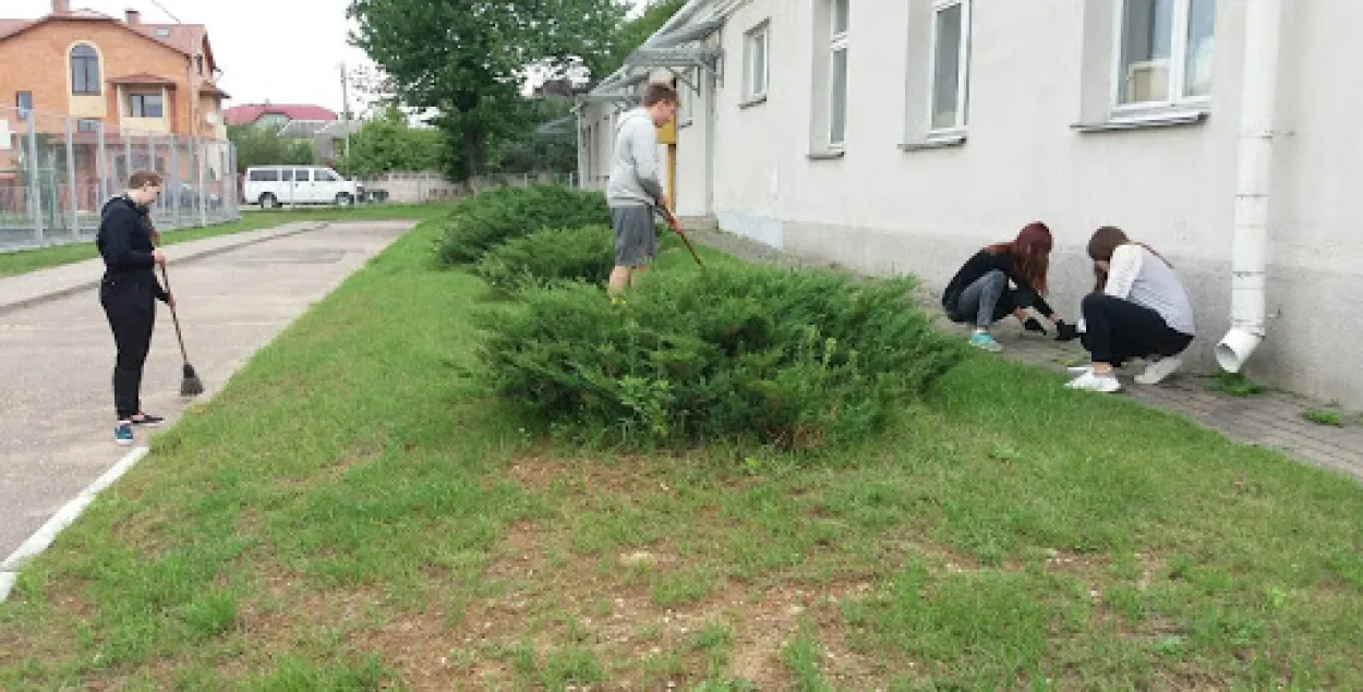 У школах у Мінску адмянілі летнюю працоўную практыку