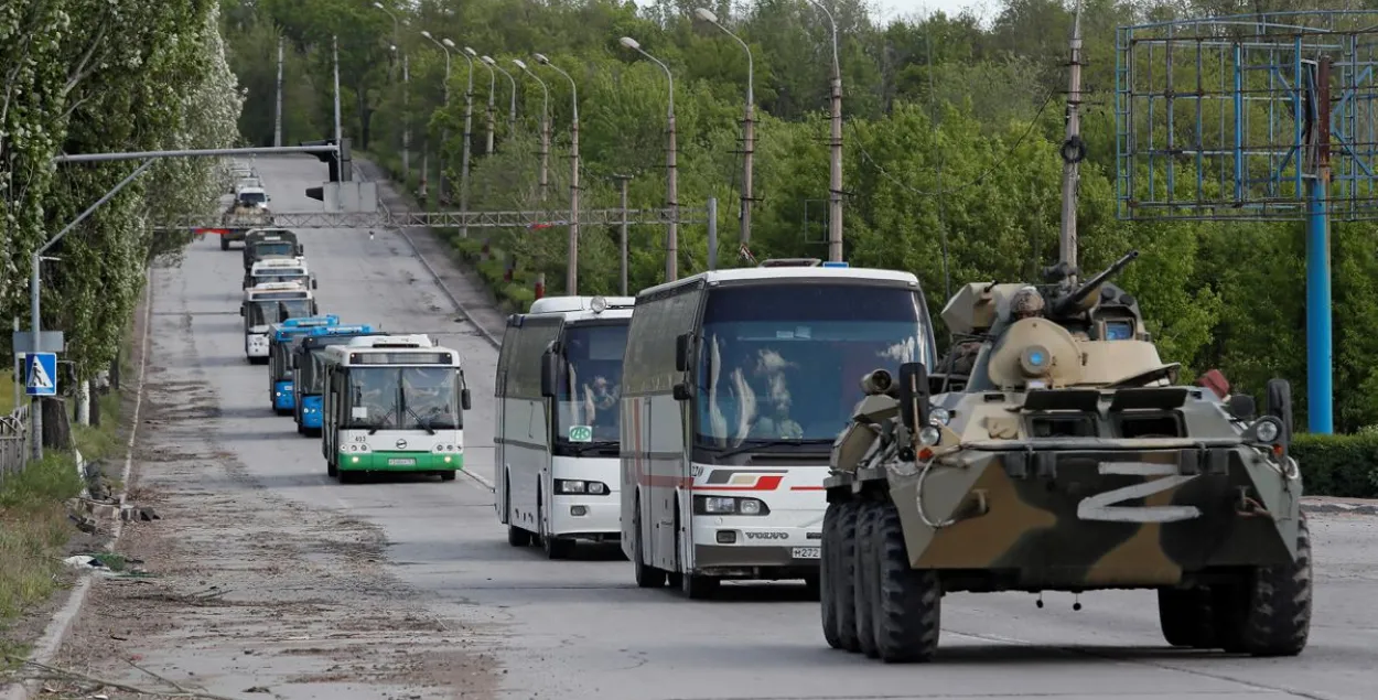 Расіяне заяўляюць, што абаронцы "Азоўсталі" здаюцца групамі ад 7 да 80 чалавек