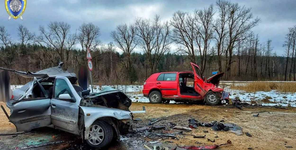 Пад Ваўкавыскам у жахлівай аварыі загінулі кіроўца і яго маленькая дачка