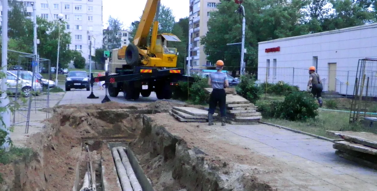 Што робяць камунальнікі, пакуль адключаная гарачая вада?