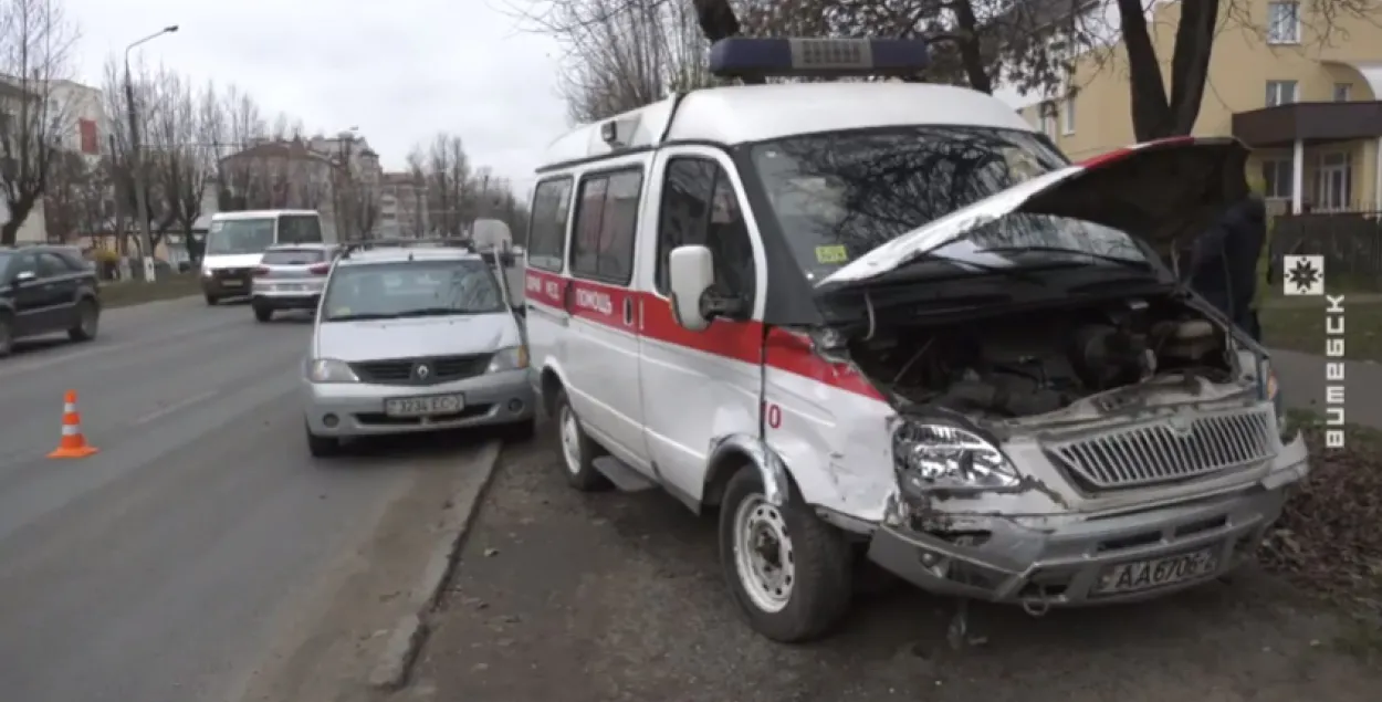 "Хуткая" ў Віцебску ехала на выклік і трапіла ў ДТЗ (відэа)