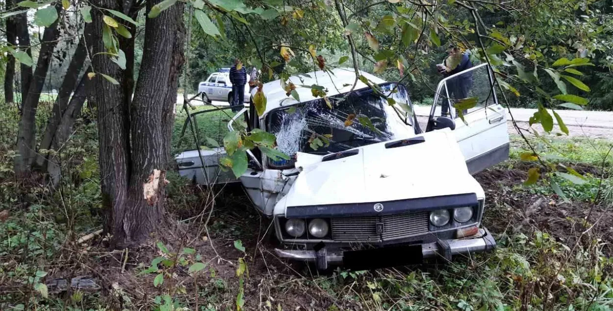 Пад Віцебскам у ДТЗ загінуў кіроўца легкавіка, двое пасажыраў траўмаваныя