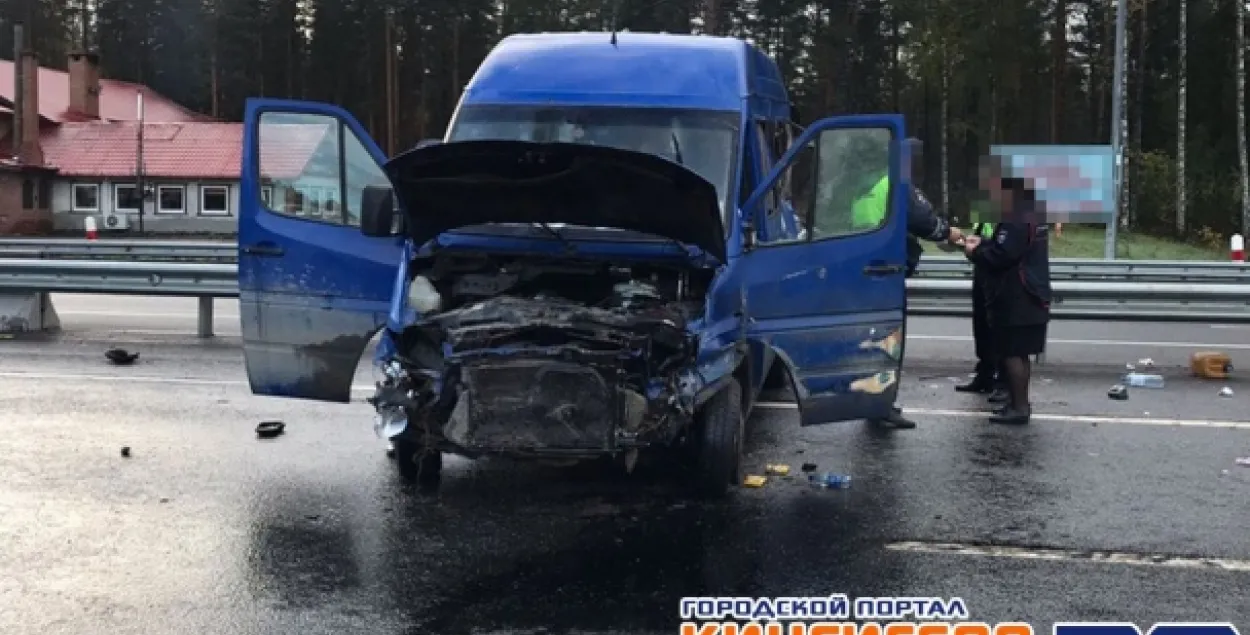 Пад Санкт-Пецярбургам перакуліўся мікрааўтобус з беларусамі, ёсць ахвяра