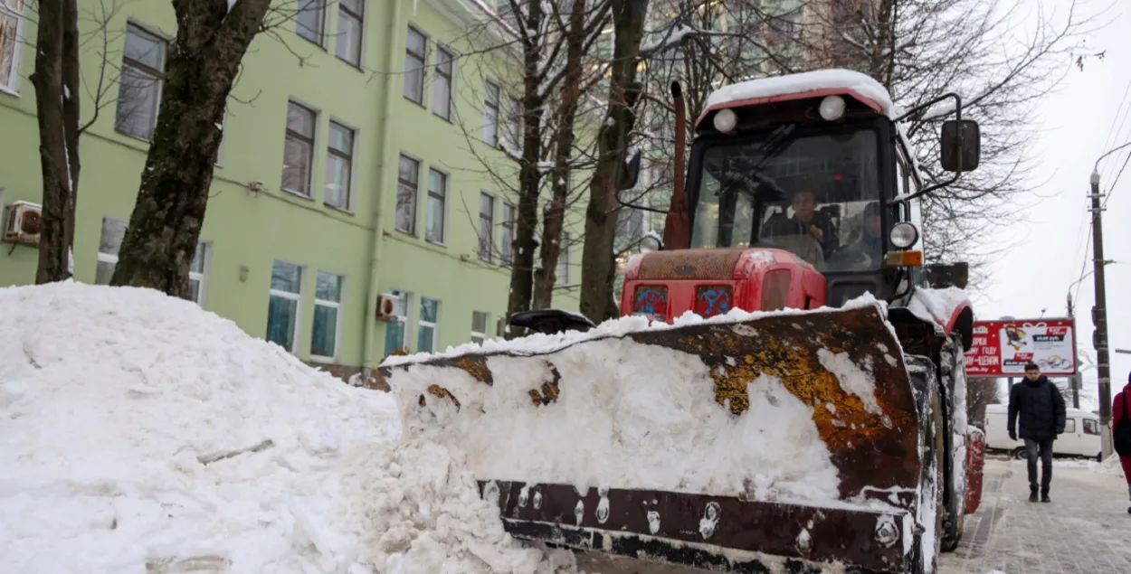 Барацьба са снегам у Мінску / sb.by
