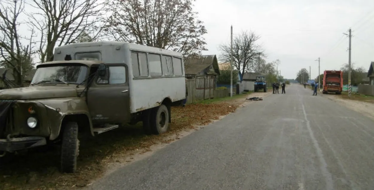 У Жлобінскім раёне ГАЗ насмерць збіў камунальшчыка (фота)