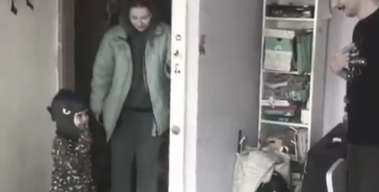 Як палітвязень, які выйшаў на волю, сустрэўся з маленькім сынам (відэа)