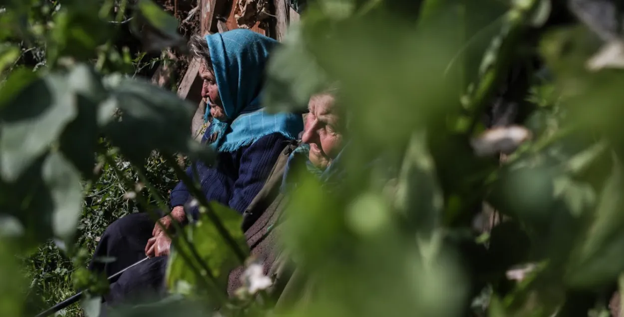 Беларускія пенсіянеркі адпачываюць на сонцы / Еўрарадыё