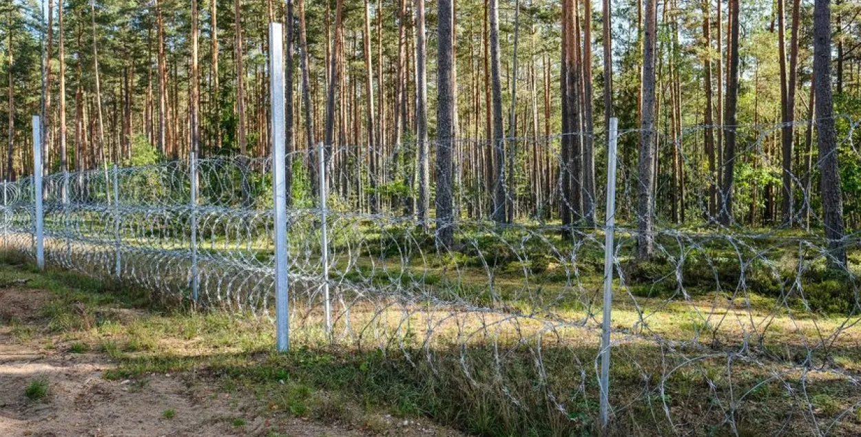 Плот на латвійска-беларускай мяжы