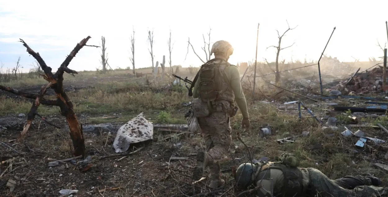 Украинский военный на занятой российской позиции