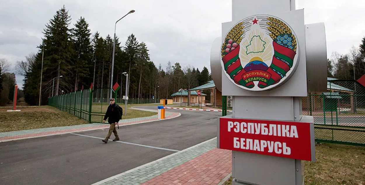 Большасць затрымалі пасля таго, як іх тэлефоны праверылі супрацоўнікі КДБ ці мытні