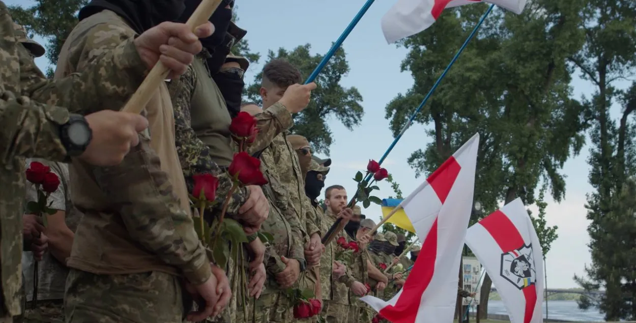 Прощание с погибшим белорусский бойцом, иллюстративное фото