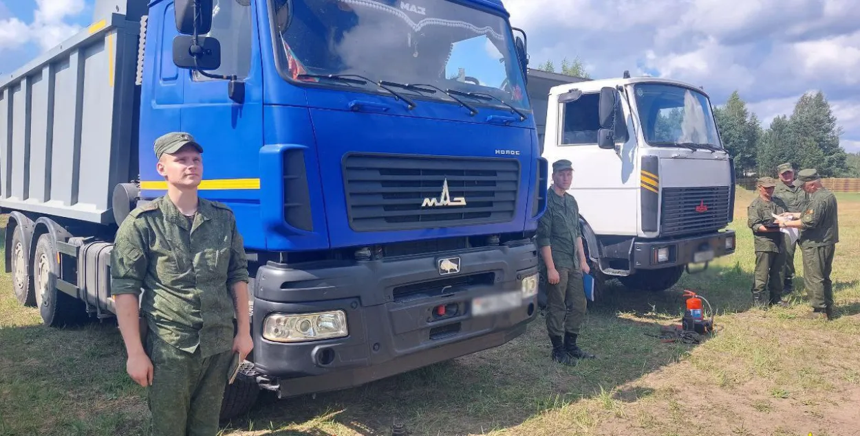 Ваенныя ўжо выехалі "ў раён выканання задач" у Віцебскай вобласці
