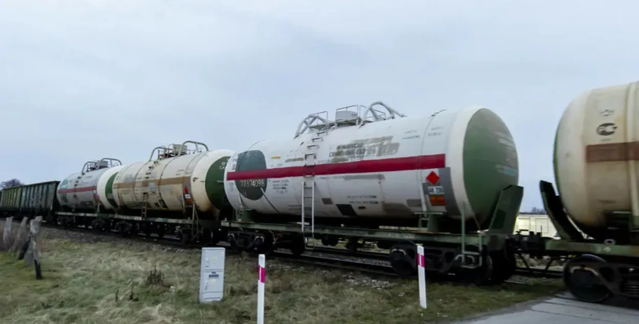 Казахстанские цистерны с газом не могут попасть из Беларуси в Польшу
