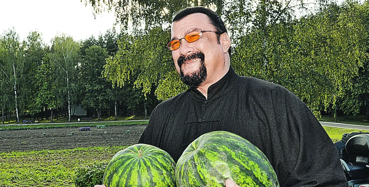 Стивен Сигал с незрелыми арбузами от Лукашенко
