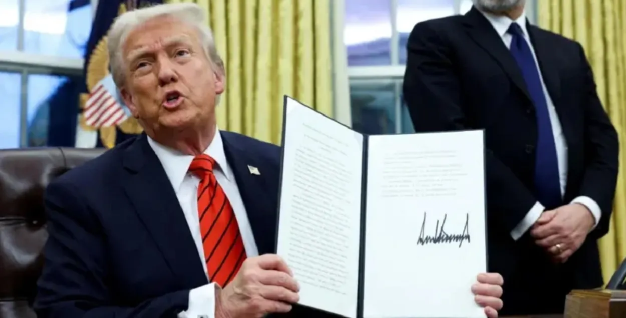 Дональд Трамп убежден, что введение пошлин на импорт обеспечит рост экономики
