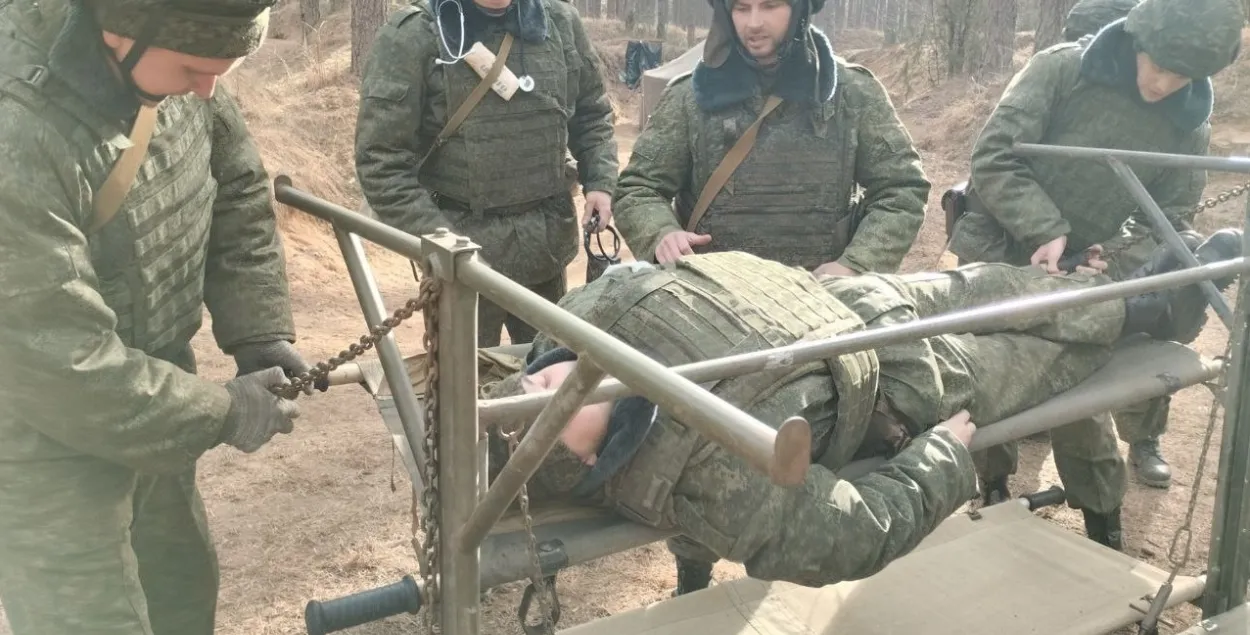 Отрабатывали не только эвакуацию, но и сортировку раненых военных

