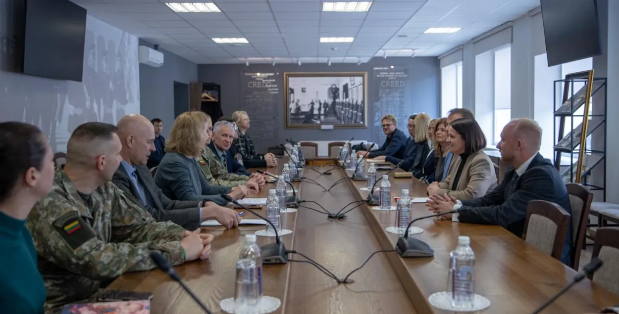 Светлану Тихановскую принимали в литовской военной академии
