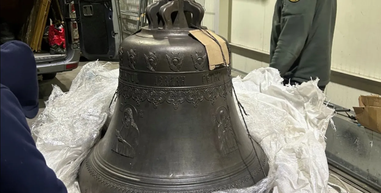 Церковный колокол, остановленный на границе
