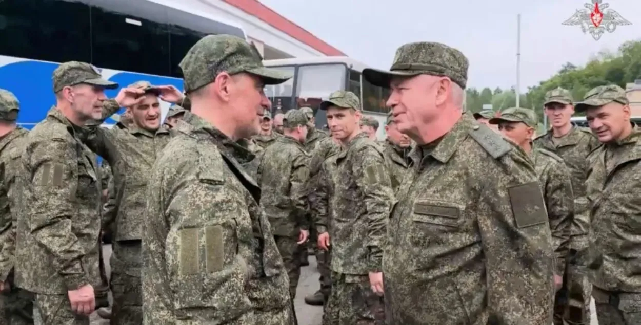 Заместитель министра обороны РФ Александр Фомин встречает в Беларуси российских военнопленных
