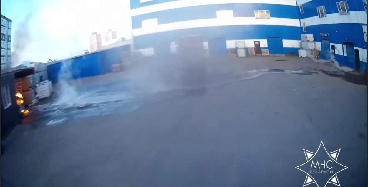 Пажар на складзе з хларыдам натрыю ў Мінску
