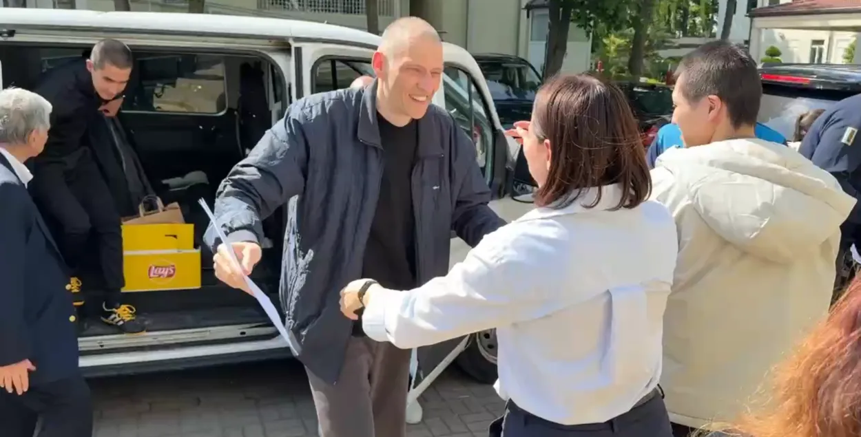 Светлана Тихановская встречает мужа после 5 лет тюрьмы
