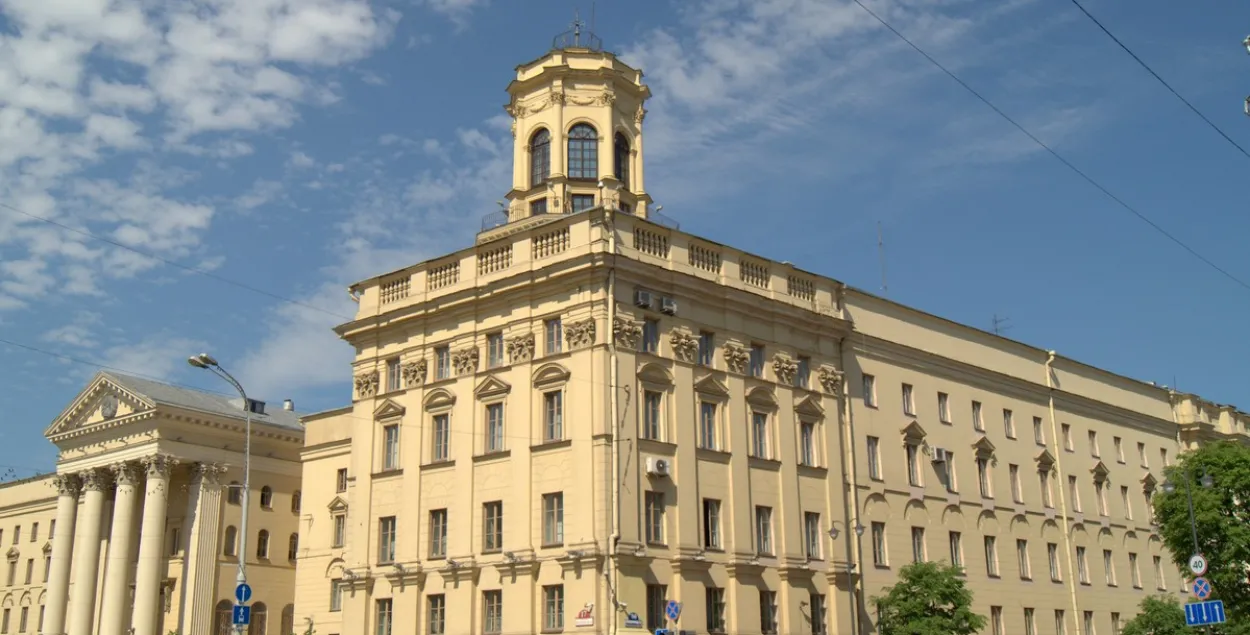 Вежа на будынку КДБ Беларусі
